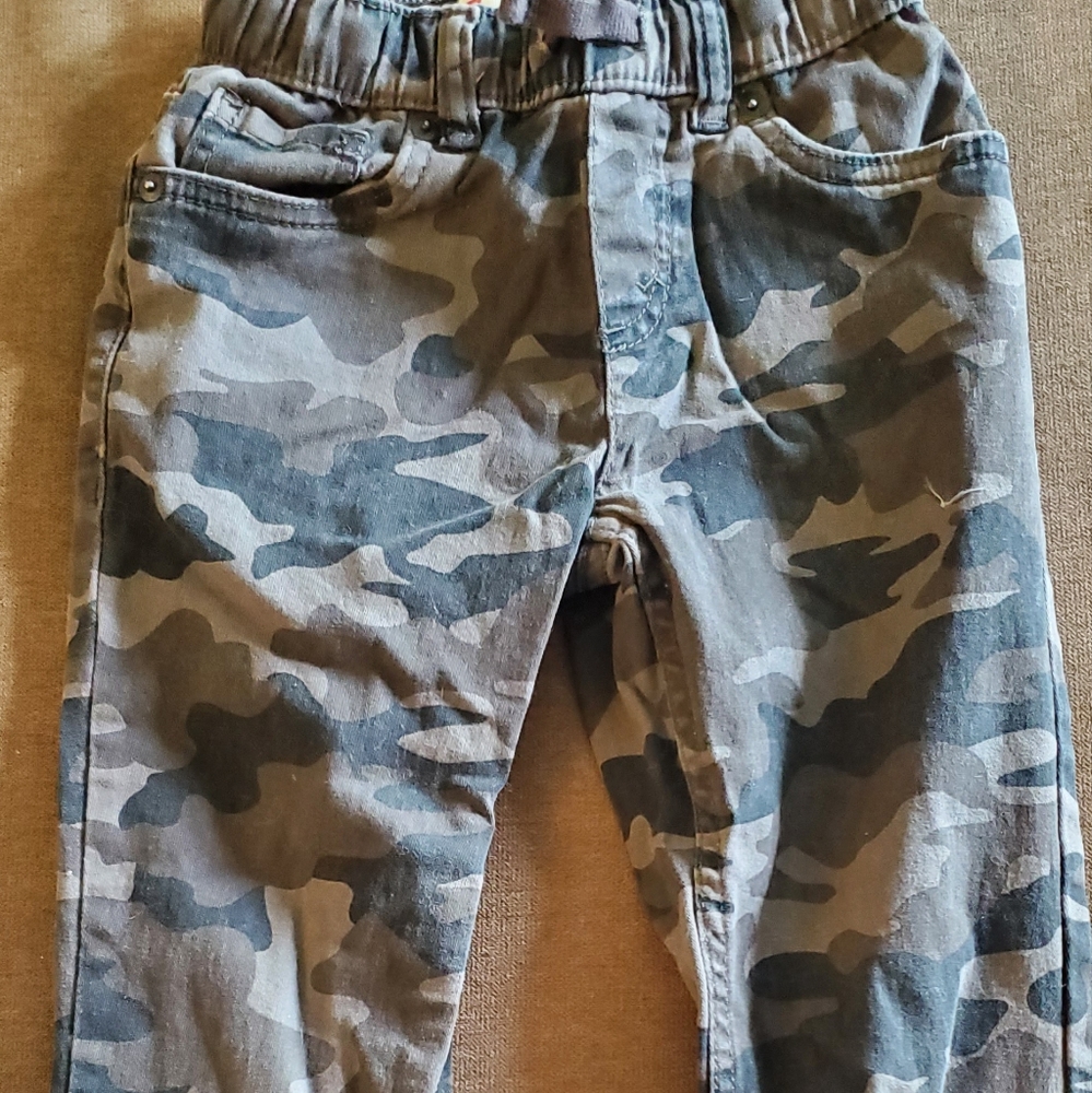 Levi's Size 7 Camo Pants